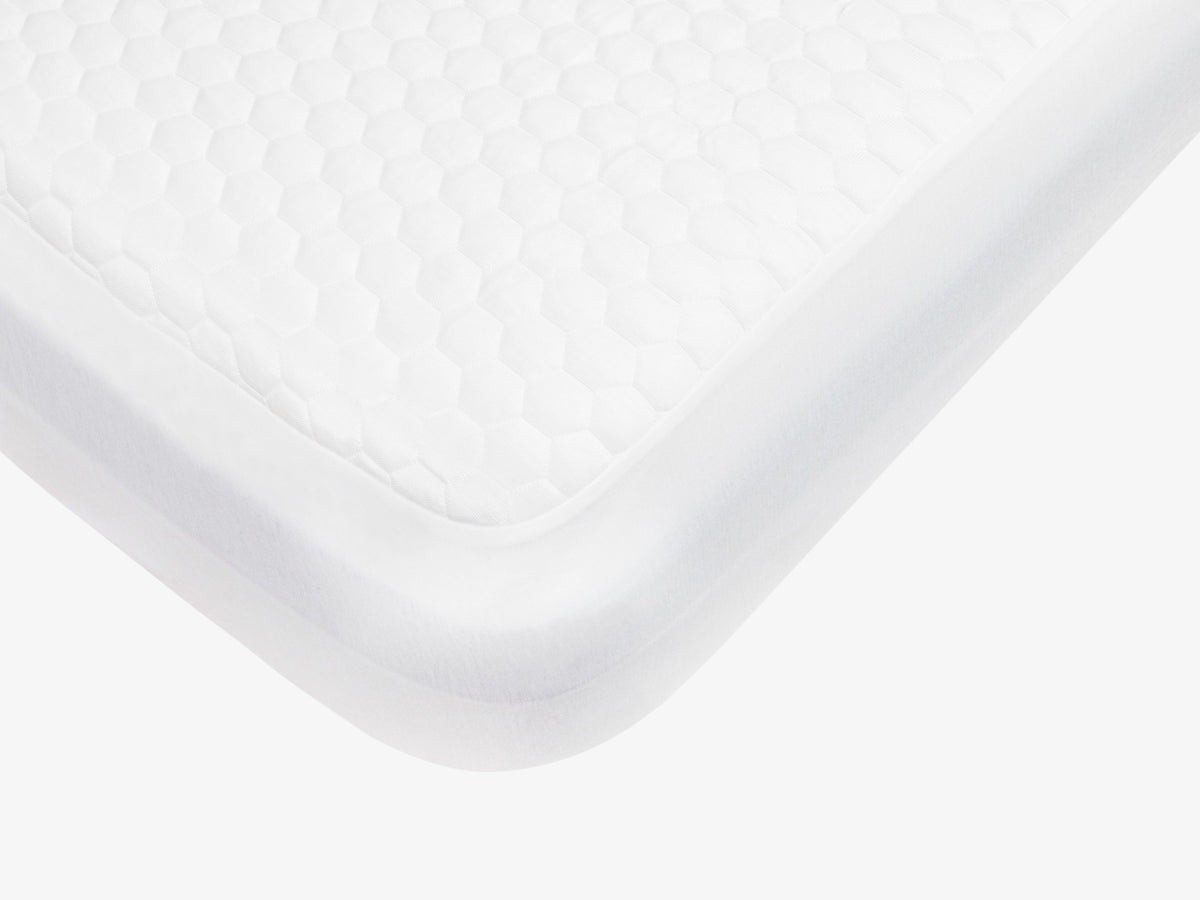 Brooklyn Bedding's Luxury Cooling Mattress Protector close up of corner 