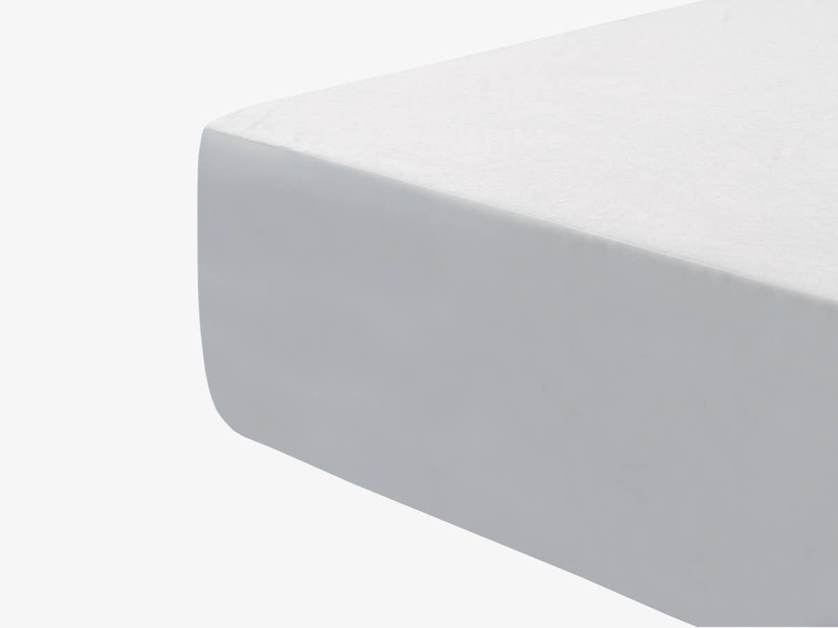 Brooklyn Bedding Deep Pocket Mattress Protector closed close up at corner on mattress