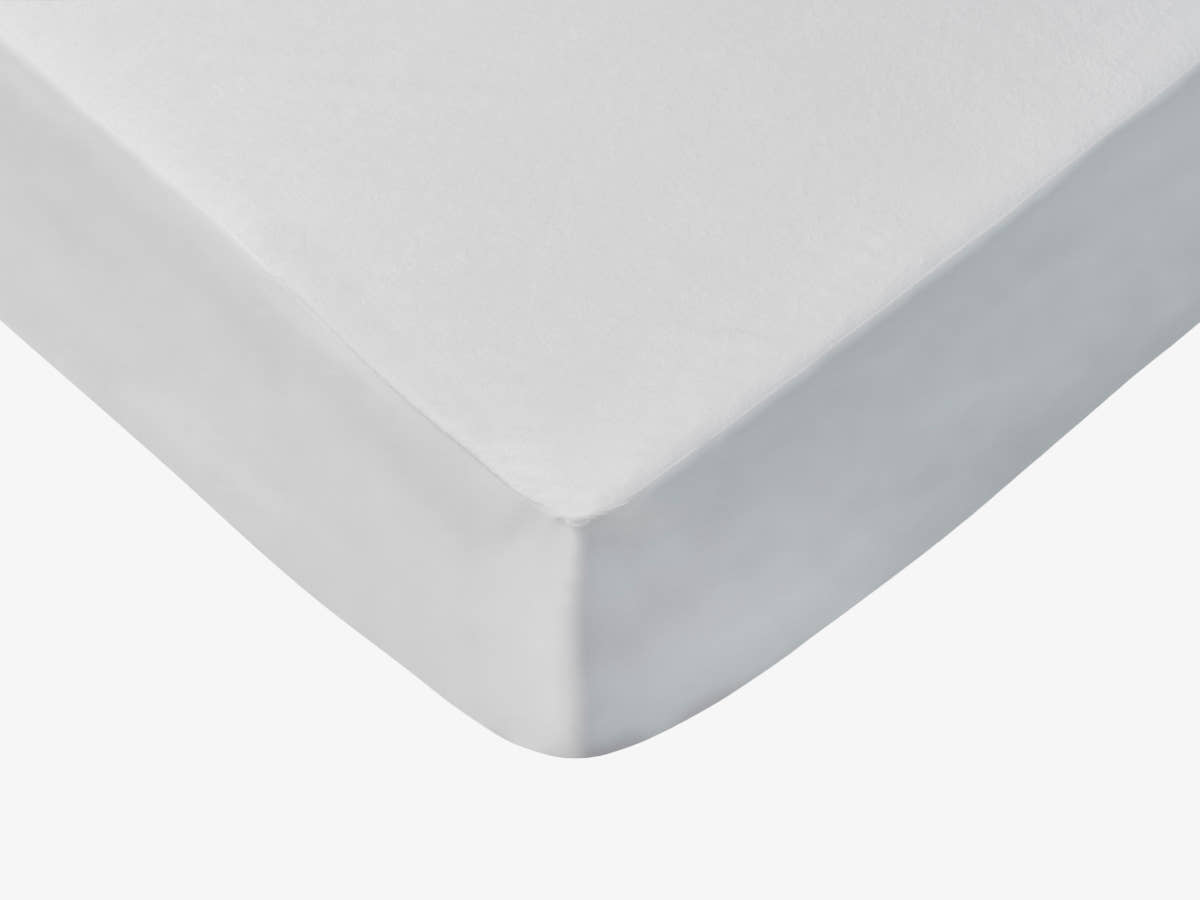 Brooklyn Bedding Deep Pocket Mattress Protector closed close up at corner on mattress